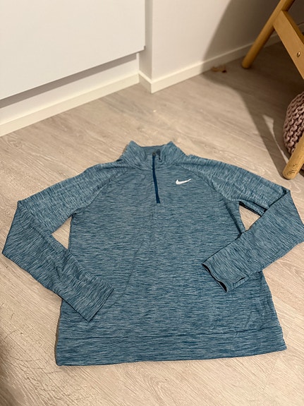 Naisten Nike treenipaita / pitkähihainen
