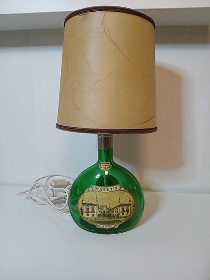 Vanha pöytälamppu