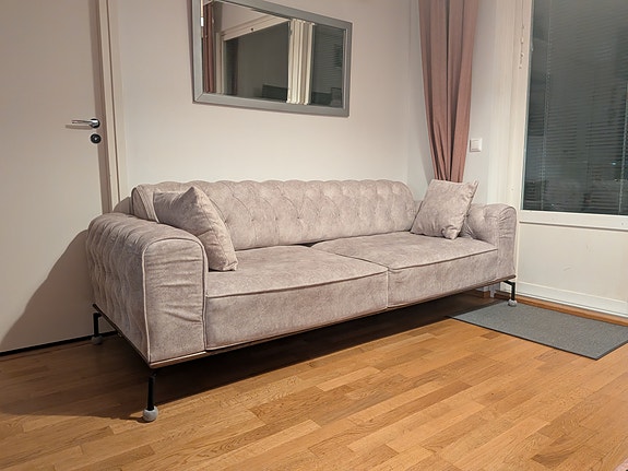 3 istuttava chesterfield sohva