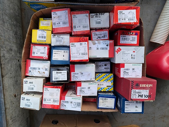 Uusia osia Audi BMW Volvo VW FORD Mazda Citroen Fiat MB Peugeot Nissan