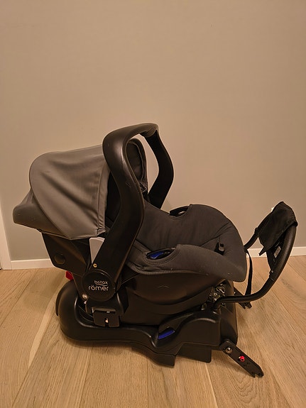 Britax Römer Primo turvakaukalo + telakka