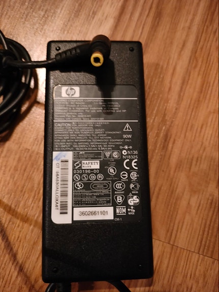 HP/Compaq PPP012L 90W laturi/virtalähde