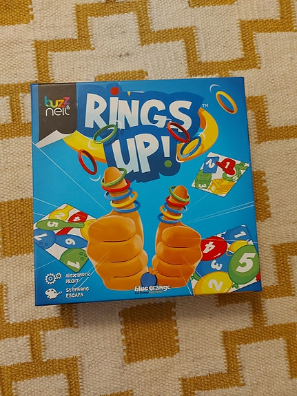 Rings up, perhepeli