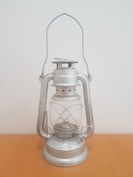Vanha metallinen lyhty korkeus 29 cm