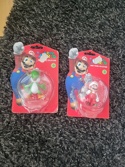 Nintendo Yoshi Ja Super Mario keräilyfiguurit NOS paketissa.