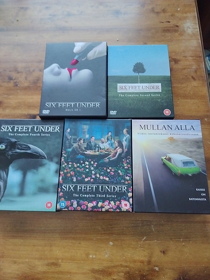 Six Feet Under tv-sarja dvd-boksit kaudet 1–5