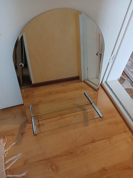 Kylpyhuoneen / wc- peili hyllyllä