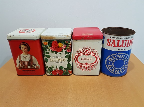 Vanhoja kahvipurkkeja