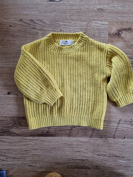 Keltainen chenille-neule