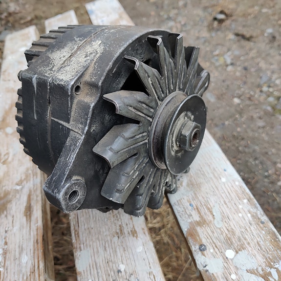 Auton laturi  joku jenkki auton  toimiva katso muun