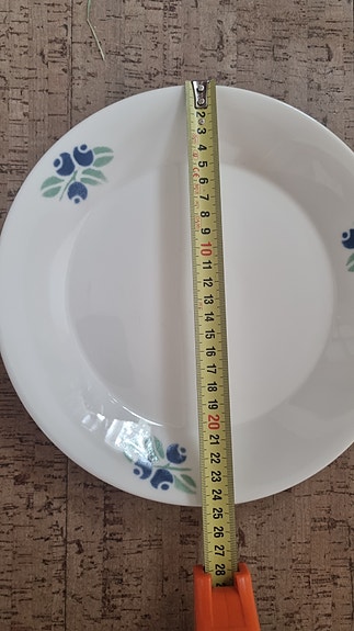 Pentik Mustikka sarjan lautasia erä myynnissä.