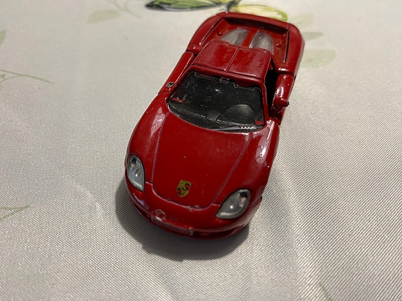 Porsche Carrera GT leluauto punainen