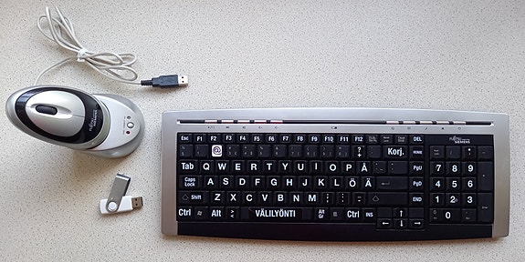 Retro-näppäimistö ja hiiri: Fujitsu Siemens Wireless Slim (2004)