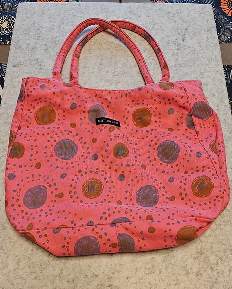 Marimekko kangaskassi punainen kuviollinen