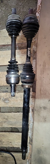 Volvo V70 D5 vetoakseli oikea