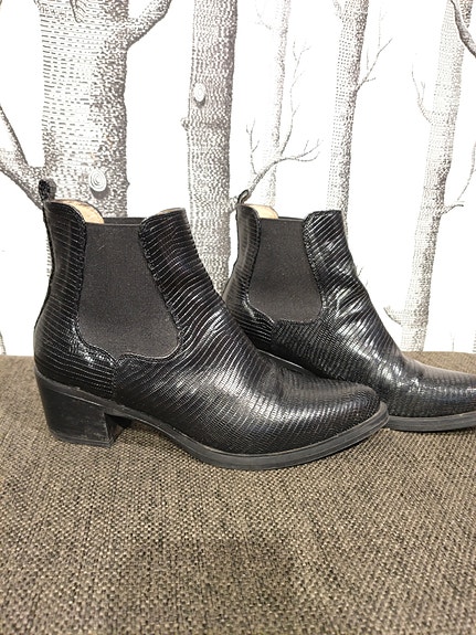 Unisa matalavartiset bootsit 39