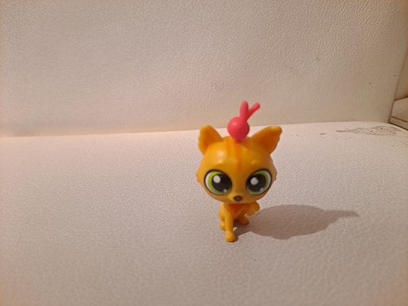 Littlest Pet Shop keltainen kissahahmo lelufiguuri