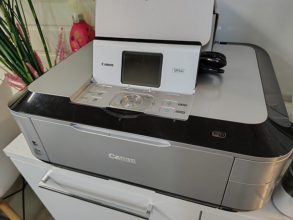 Canon tulostin ja Canon CP-400 valokuvatulostin