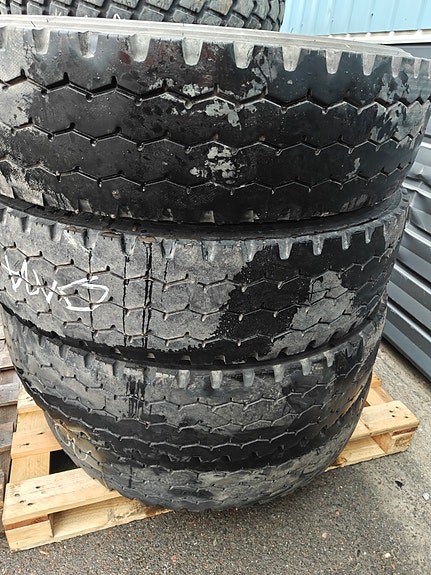 11R22.5 bridgestone