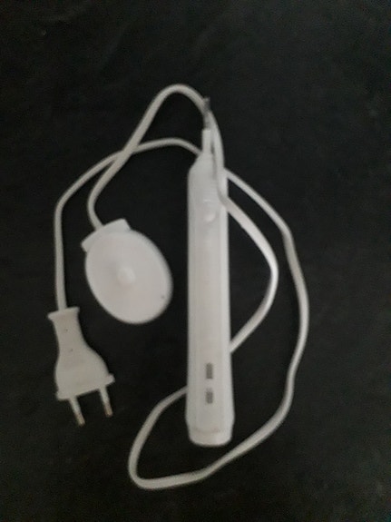 Sähköhammasharja latureineen ### Braun Oral-B