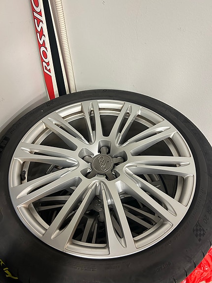 Audi oem 20 vanteet michelinin pilot sport 4 kesärenkailla.