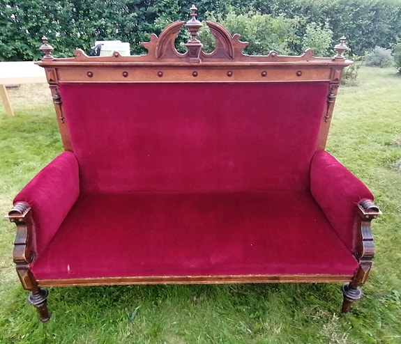 Uusrenessanssityylinen 1800-luvun lopun sohva