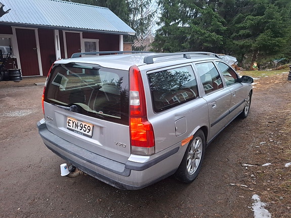 Volvo varaosia
