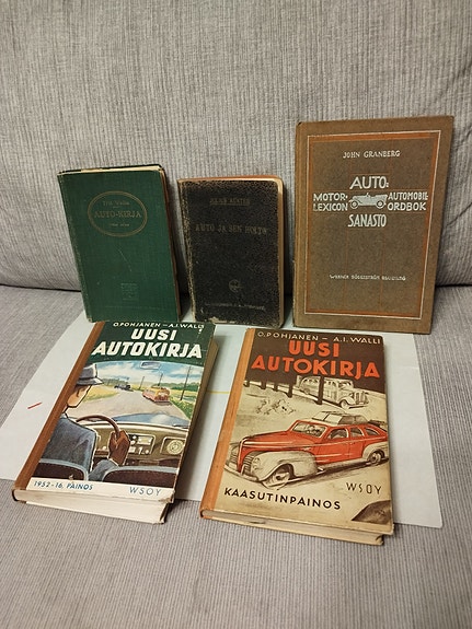 Vanhat auto kirjat