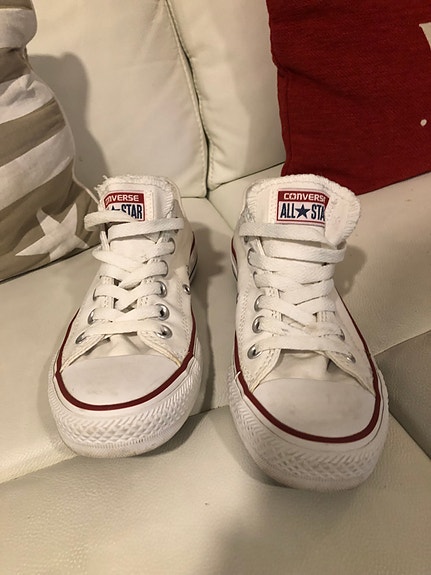 Myydään Uudenveroiset Valkoiset CONVERSE Tennarit  38