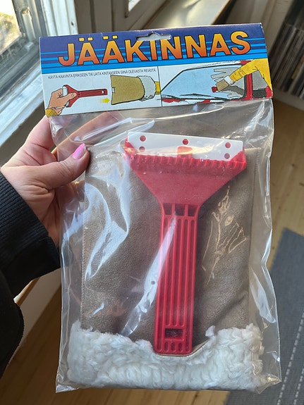 Old school jääkinnas ja jääraappa autolle