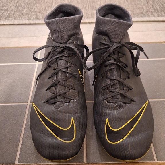 Nike Mercurial jalkapallokengät 39 musta keltainen