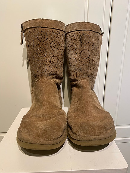UGG nilkkurit koko 39 mokkanahkaa vaaleanruskea