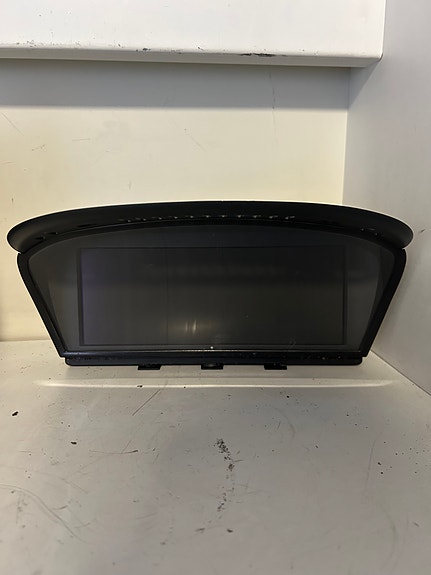 BMW E60/61 Keskinäyttö