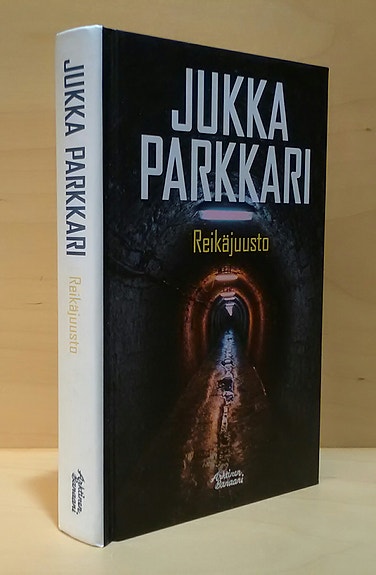 Jukka Parkkari: Reikäjuusto
