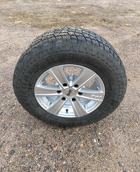 Advanti Peak 8x16 235/75 6x139.7 kr110