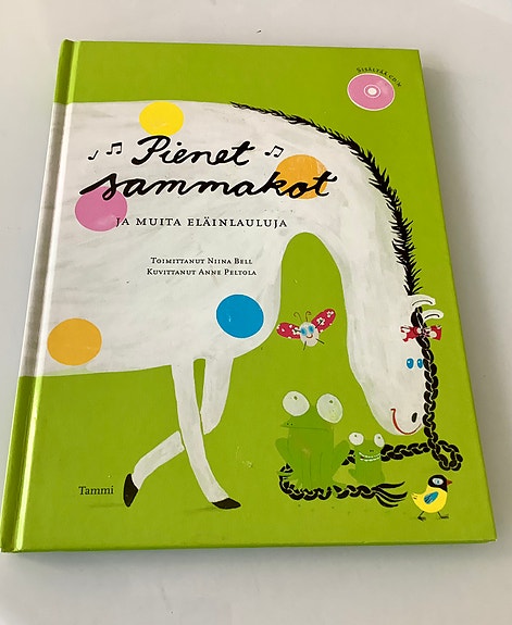PIENET SAMMAKOT lasten laulu-ja leikkikirja sekä CD