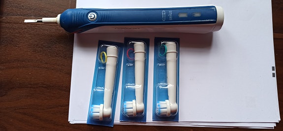 Oral-B sähköhammasharja ja vaihtoharjapäät