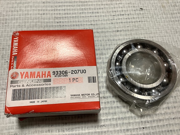 93306-207U0 Laakeri YAMAHA F50,P60,C60,70TLRZ,F80,C90,ym.