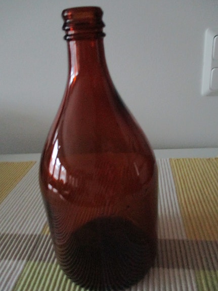 Ruskea lasipullo 2L