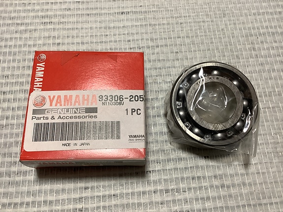 93306-20570 Laakeri YAMAHA YP250,V-Max500/600,ym.