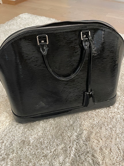 Louis Vuitton musta Alma GM Epi Vernis laukkua