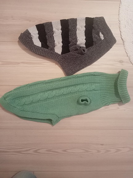 2 pienen koiran lämmintä paitaa