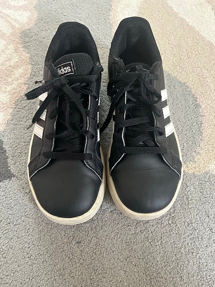 Adidas lasten tennarit koko 36 1/2 musta-valkoinen unisex