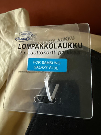 Samsung Galaxy S10e puhelimen lompakkokotelo musta