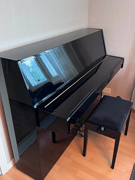 Yamaha piano musta