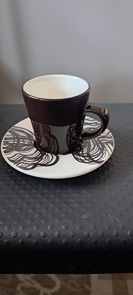 Iittala Aika Graphics espressokuppi ja aluslautanen ruskea valkoinen 0,1 l 11 cm
