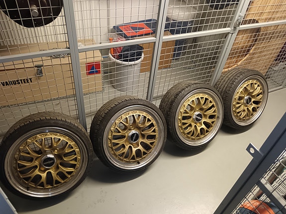 18" ROTIFORM LSR Vanteet ja renkaat