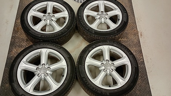 M: Alkuperäiset Audi 17" aluvanteet Michelin renkailla