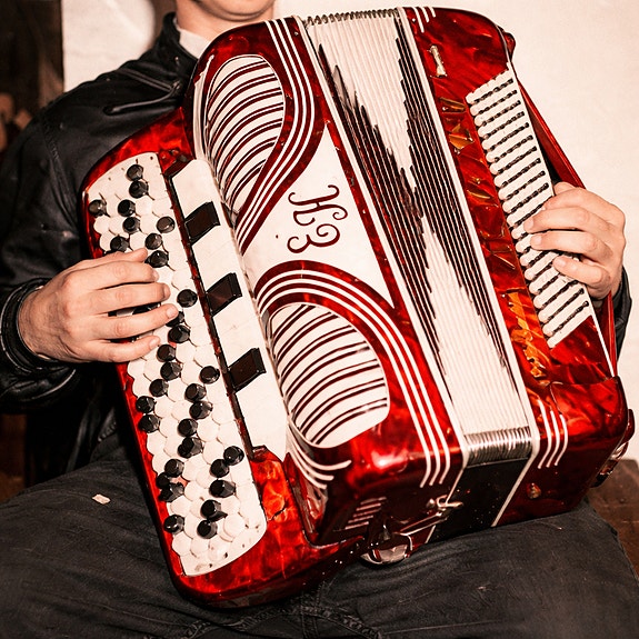 Vanhan Kouvolan "Lollo Maestro" harmonikan etsintä/osto