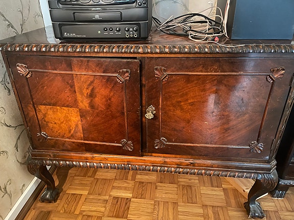 Chippendale lipasto